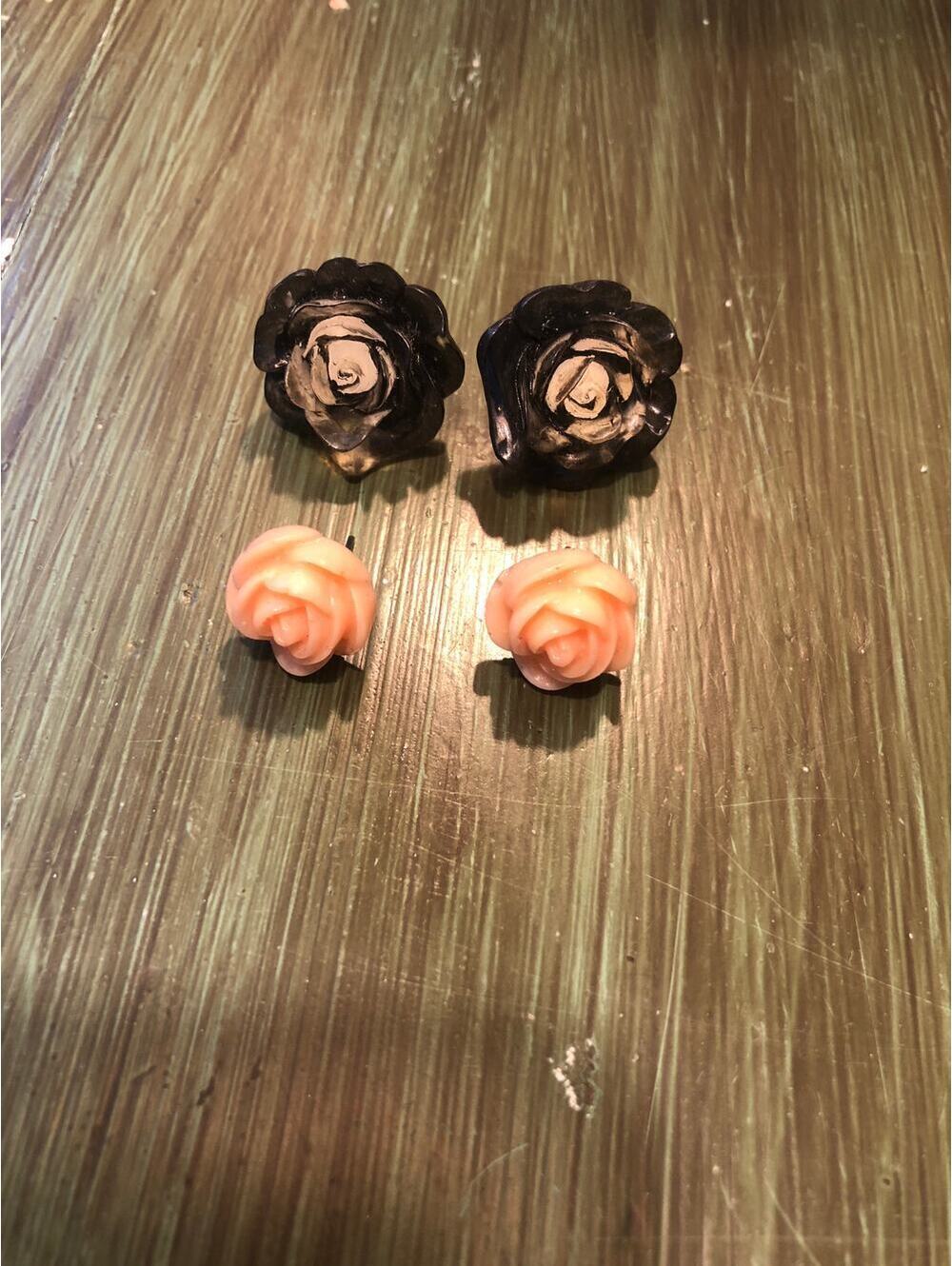 Vintage Mid-Century Set of 2 Carved Plastic Rose Pierced Earrings Peach & Black